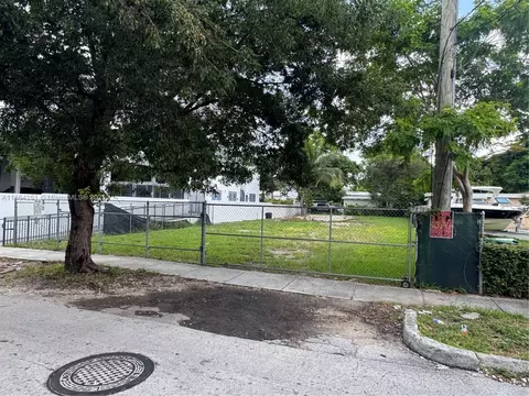 2720 SW 17th St, Miami, FL 33145