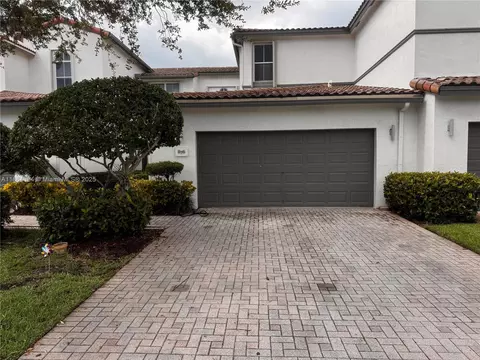 876 W Spinnaker Dr W, Hollywood, FL 33019