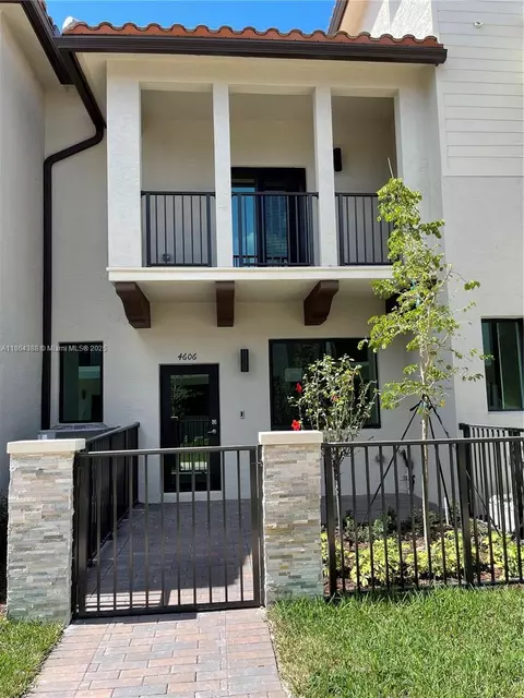 4606 NW 83rd Path, Doral, FL 33166