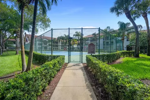 530 S Park Rd #18-11, Hollywood, FL 33021