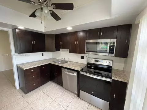 4164 Inverrary Dr #215, Lauderhill, FL 33319