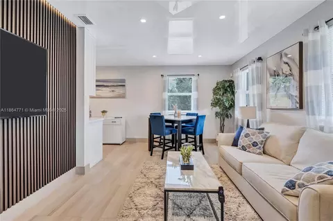 1390 NE 150th St, Miami, FL 33161