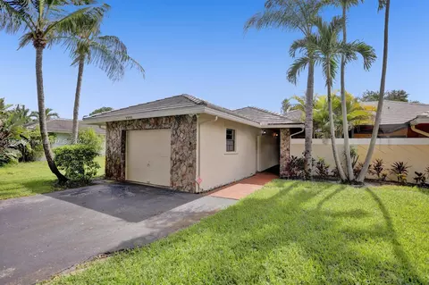 2333 NW 87th Dr, Coral Springs, FL 33065