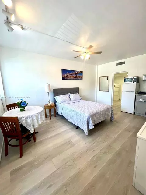 26 Diplomat Pkwy #2263, Hallandale Beach, FL 33009