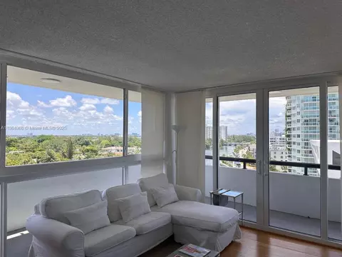 3200 Collins Ave #7-4, Miami Beach, FL 33140