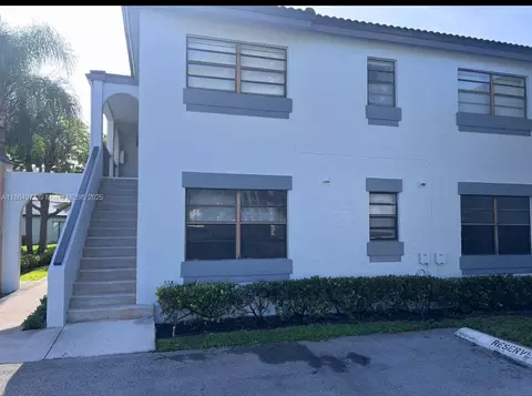 18216 Mediterranean Blvd #4-19, Hialeah, FL 33015