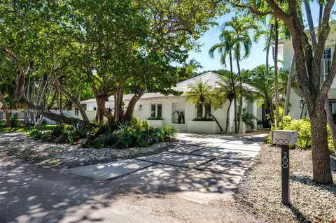 Exterior - 200 W Mcintyre St, Key Biscayne, FL 33149 photo 4 of 28