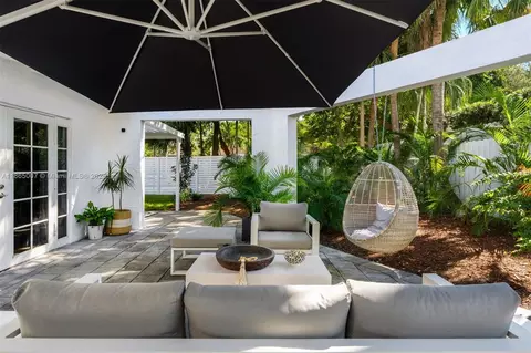 Exterior - 200 W Mcintyre St, Key Biscayne, FL 33149 photo 16 of 28