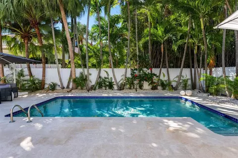 Exterior - 200 W Mcintyre St, Key Biscayne, FL 33149 photo 23 of 28