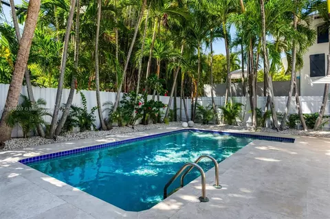 Exterior - 200 W Mcintyre St, Key Biscayne, FL 33149 photo 25 of 28