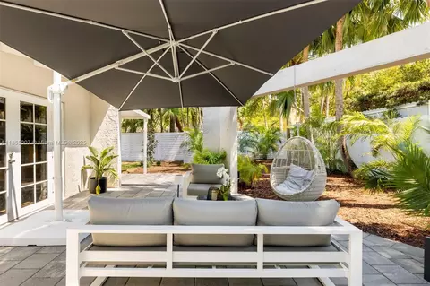 Exterior - 200 W Mcintyre St, Key Biscayne, FL 33149 photo 7 of 28