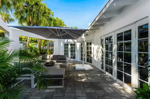 Exterior - 200 W Mcintyre St, Key Biscayne, FL 33149 photo 13 of 28