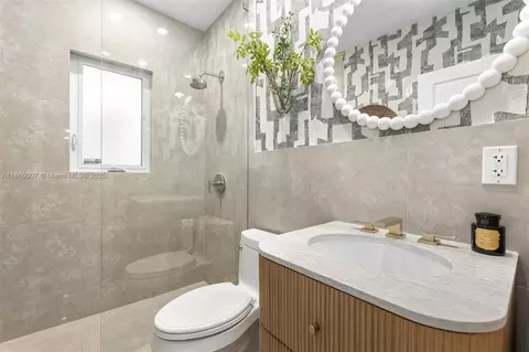 Bath - 200 W Mcintyre St, Key Biscayne, FL 33149 photo 5 of 6
