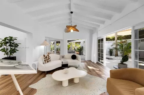 Living - 200 W Mcintyre St, Key Biscayne, FL 33149 photo 5 of 7