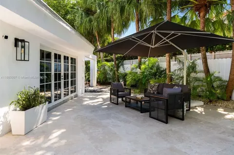 Exterior - 200 W Mcintyre St, Key Biscayne, FL 33149 photo 15 of 28