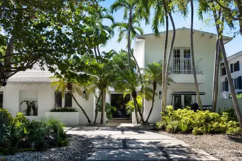 Exterior - 200 W Mcintyre St, Key Biscayne, FL 33149 photo 2 of 28