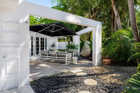 Exterior - 200 W Mcintyre St, Key Biscayne, FL 33149 photo 14 of 28