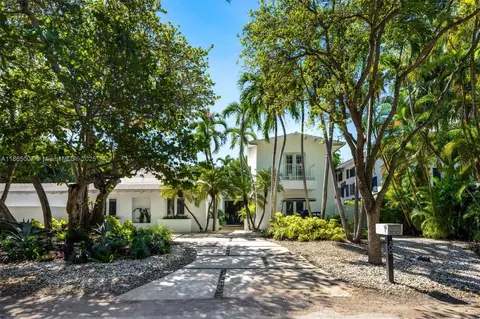 Exterior - 200 W Mcintyre St, Key Biscayne, FL 33149 photo 1 of 28