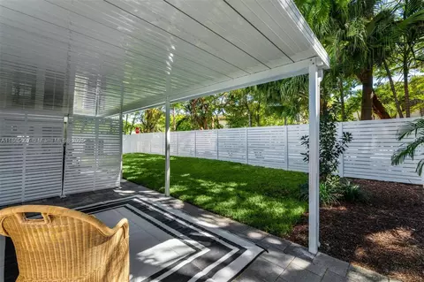 Exterior - 200 W Mcintyre St, Key Biscayne, FL 33149 photo 26 of 28