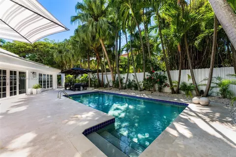 Exterior - 200 W Mcintyre St, Key Biscayne, FL 33149 photo 22 of 28