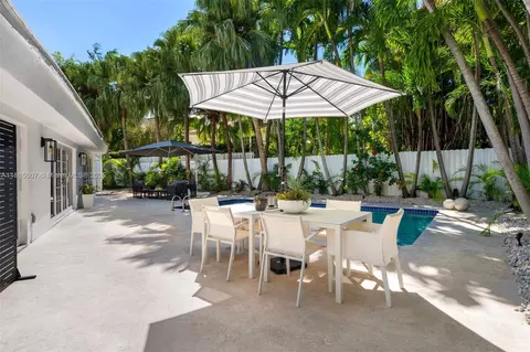Exterior - 200 W Mcintyre St, Key Biscayne, FL 33149 photo 21 of 28