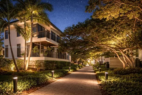 8263 NW 47th Ter, Doral, FL 33166