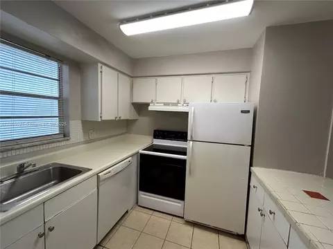 6505 Winfield Blvd #B-18, Margate, FL 33063