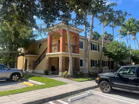 3390 NE 9th St #201, Homestead, FL 33033