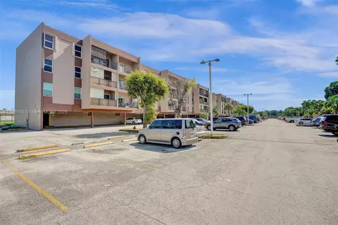 Exterior - 1900 W 68th St #C203, Hialeah, FL 33014 photo 9 of 10