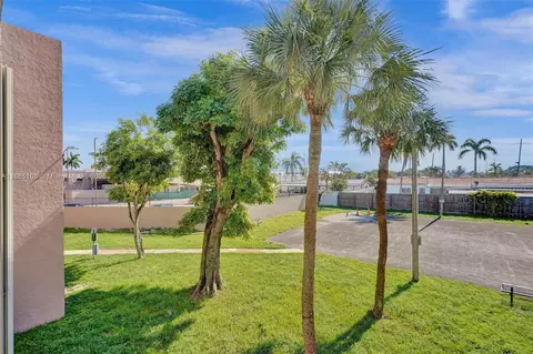 Exterior - 1900 W 68th St #C203, Hialeah, FL 33014 photo 10 of 10