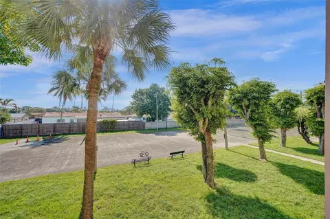 Exterior - 1900 W 68th St #C203, Hialeah, FL 33014 photo 8 of 10