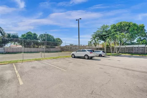 Exterior - 1900 W 68th St #C203, Hialeah, FL 33014 photo 6 of 10