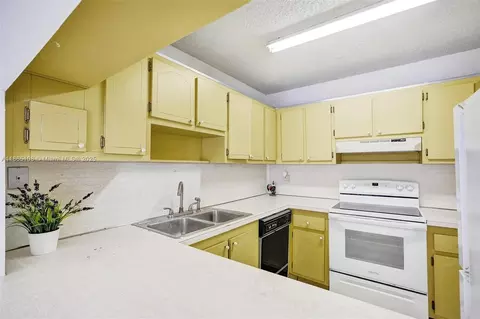 Kitchen - 1900 W 68th St #C203, Hialeah, FL 33014 photo 1 of 2