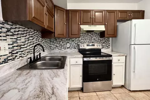 3700 NW 21st St #109, Lauderdale Lakes, FL 33311