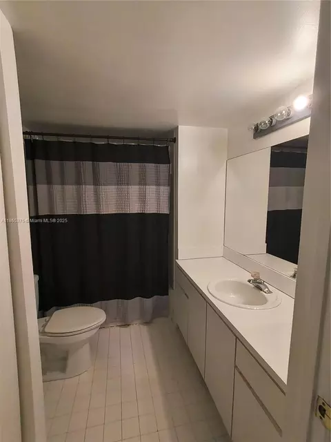 Bath - Undisclosed, Hialeah, FL 33018 photo 5 of 5
