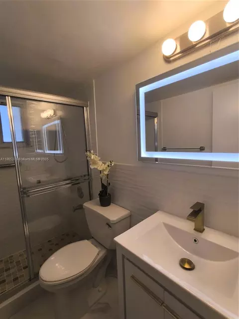 Bath - Undisclosed, Hialeah, FL 33018 photo 1 of 5