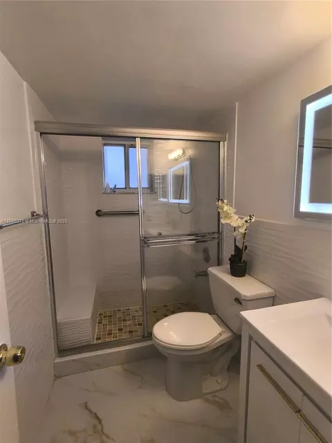 Bath - Undisclosed, Hialeah, FL 33018 photo 3 of 5