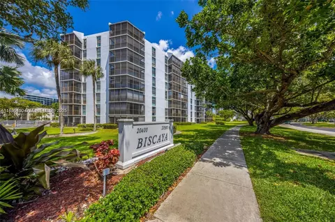 20500 W Country Club Dr #614, Aventura, FL 33180