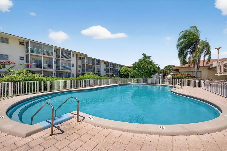 Exterior - 16901 NE 13th Ave #210, Miami, FL 33162 photo 5 of 10