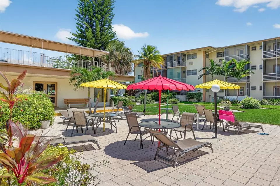 Exterior - 16901 NE 13th Ave #210, Miami, FL 33162 photo 7 of 10