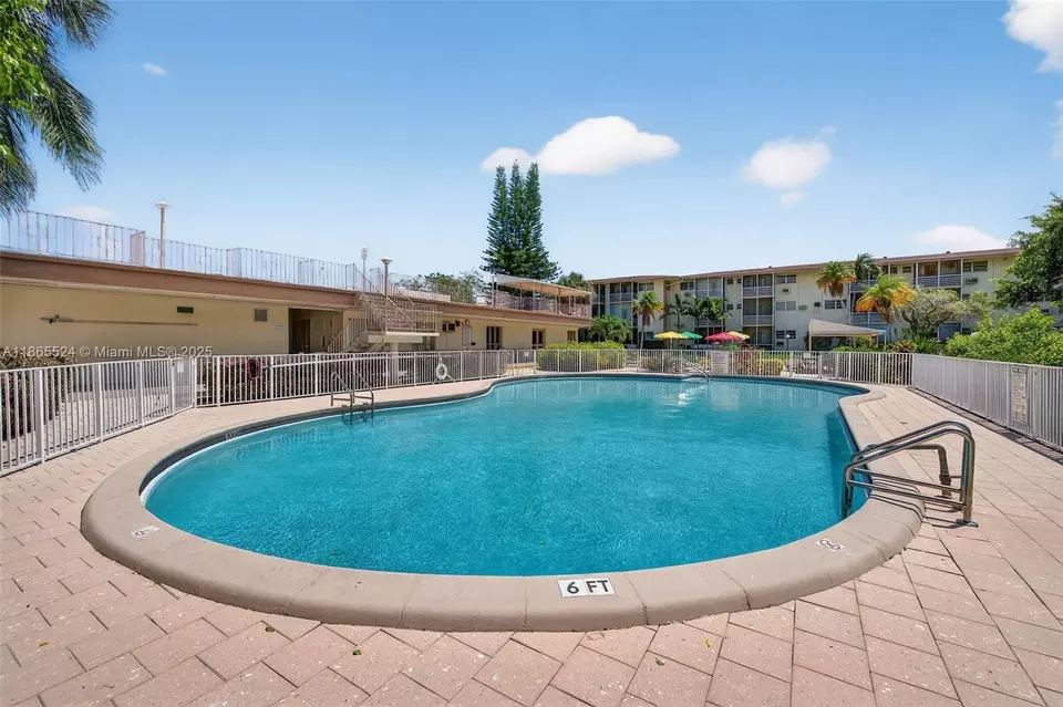 Exterior - 16901 NE 13th Ave #210, Miami, FL 33162 photo 6 of 10