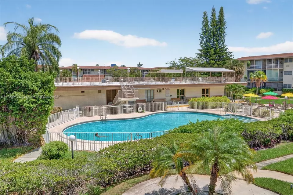 Exterior - 16901 NE 13th Ave #210, Miami, FL 33162 photo 3 of 10