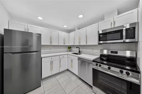 3001 S Course Dr #105, Pompano Beach, FL 33069