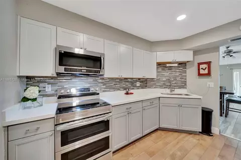 3575 Broken Woods Dr #201, Coral Springs, FL 33065