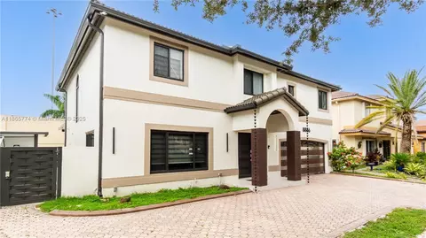 8886 NW 187th St, Hialeah, FL 33018