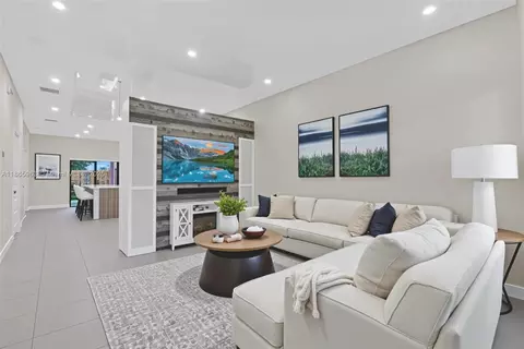8151 NW 104th Ave #7, Doral, FL 33178