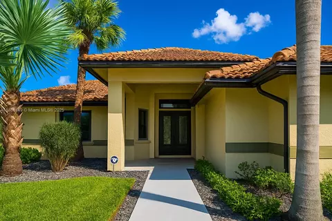 1077 Deerwood Ln, Weston, FL 33326