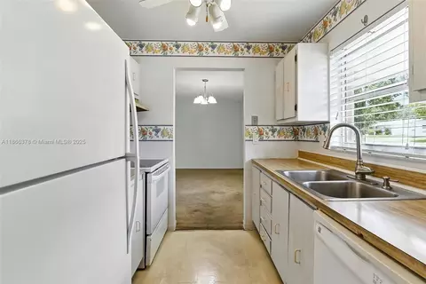 Kitchen - 209 Laguna Ct, Saint Augustine, FL 32086 photo 2 of 2