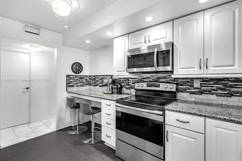 1000 Parkview Dr #715, Hallandale Beach, FL 33009