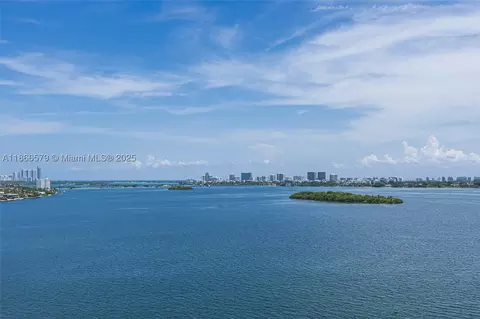 4000 Towerside Ter #1701, Miami, FL 33138